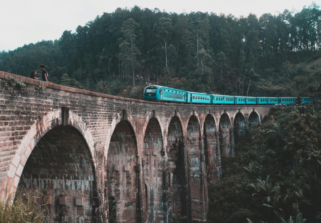 Nine Arch Bridge & Ella Odyssey Train